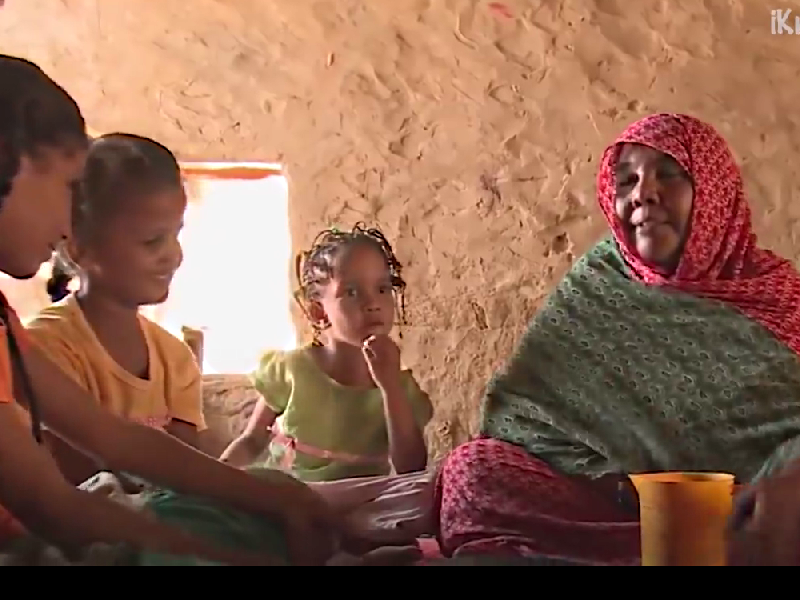 В Мавритании многие семью отправляют своих дочек в специальные школы для толстушек начиная с пяти лет. 