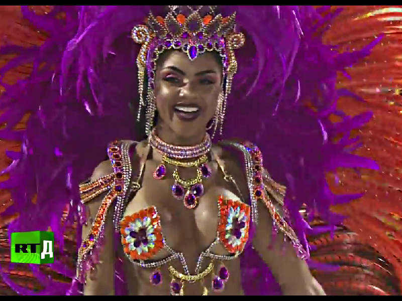 Мы видим красивую сторону празднования, девушек в нарядах, а какой на самом деле карнавал в Бразилии без цензуры
