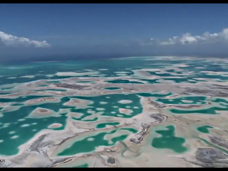 Целая страна Кирибати уходит под воду, что делать с населением.