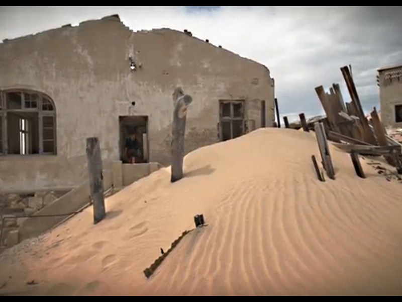 Пустыня Намиб захватывает города