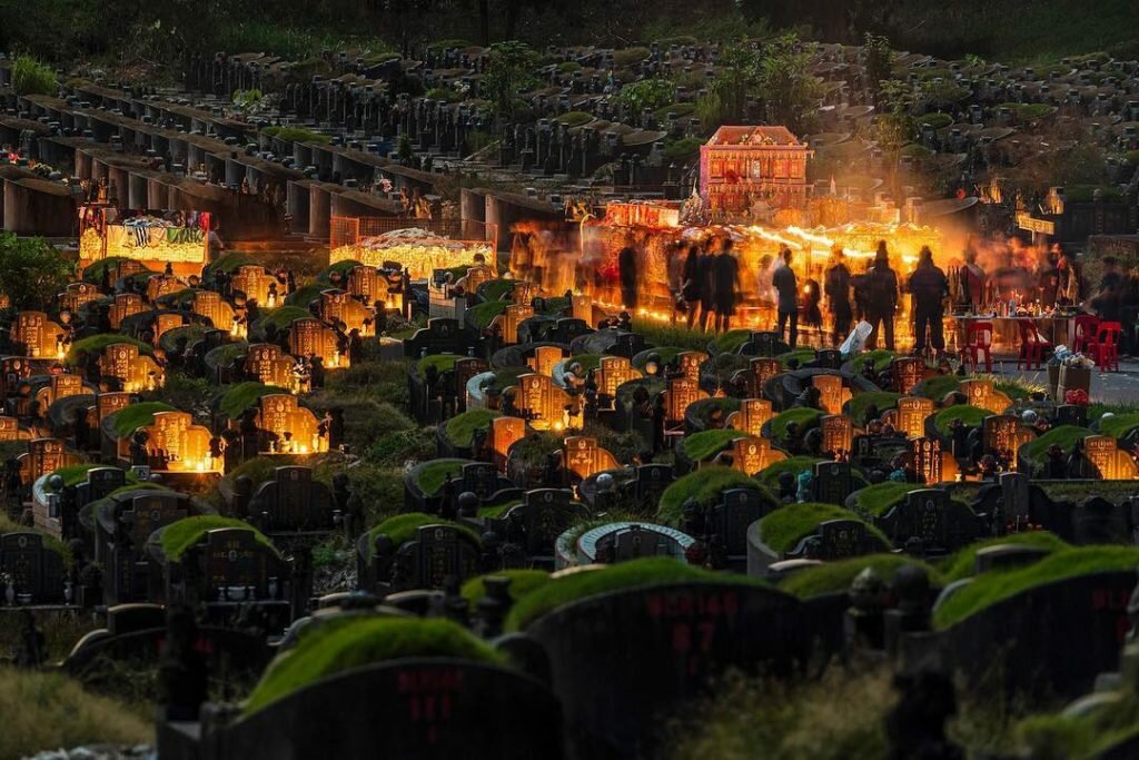 Цены на китайском кладбище и ритуальный мишка из розочек - вся правда